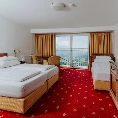 فندق Friesacherhof 3*